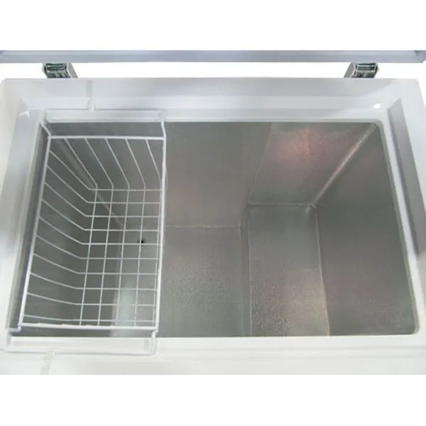 Black Diamond - BDCF-5. 31 Chest Freezer With Solid Door